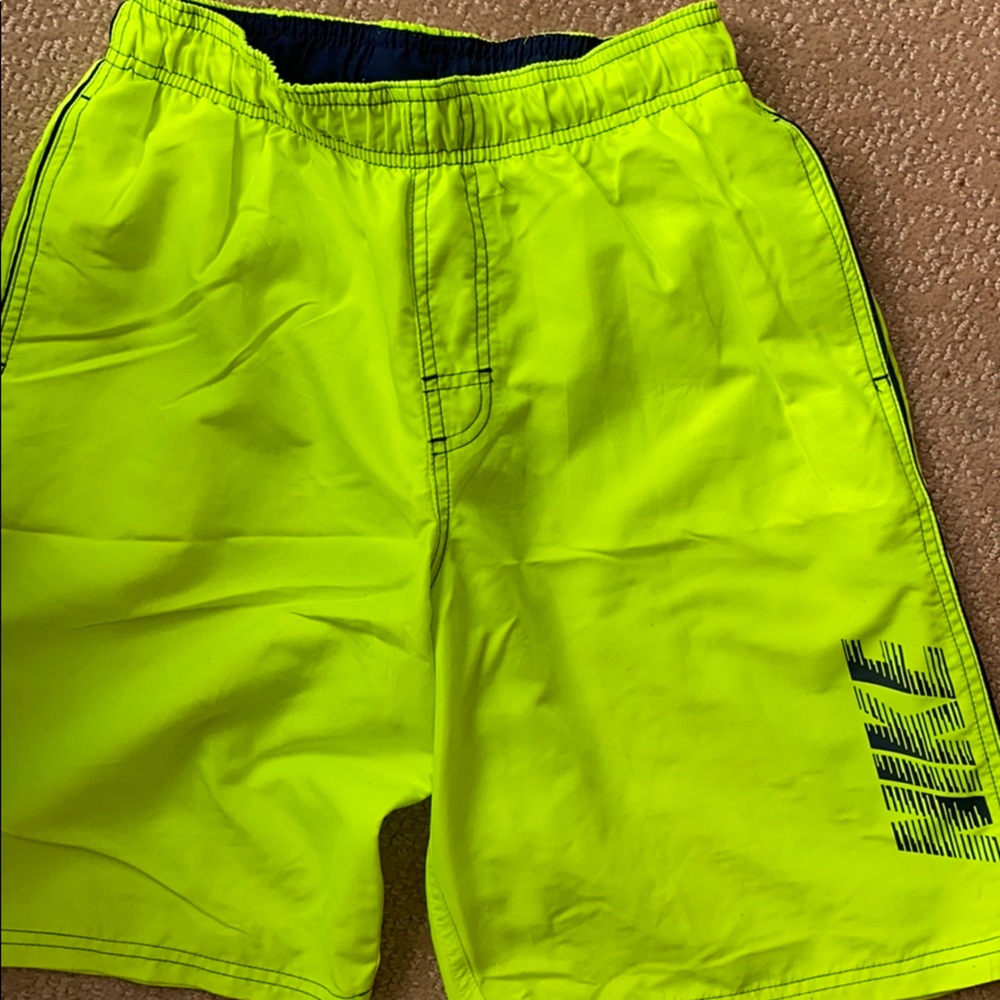 Nike Boys sz L swim trunks with pockets + lining
